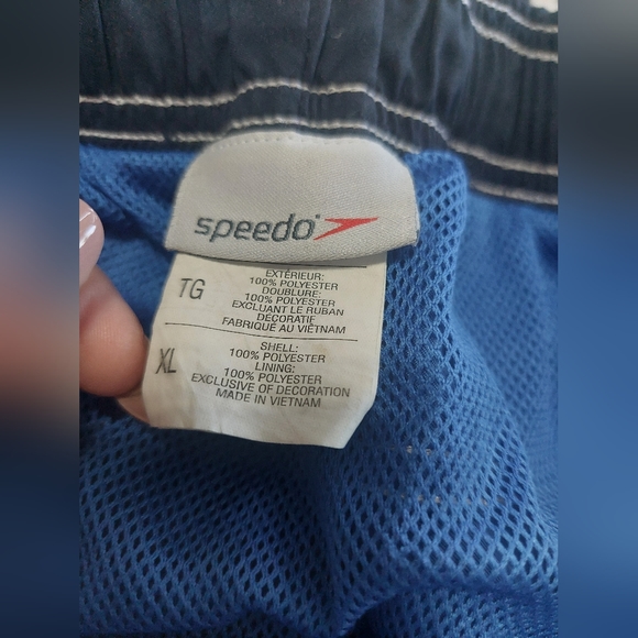 Never worn Men's Speedo swim trunks XL - Picture 4 of 7